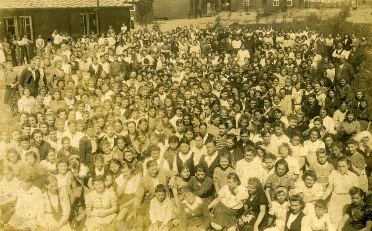 Forced labourers in an Ostarbeiter camp, c. 1943, Salzwedel © Memorial Moscow Forced labourers in an Ostarbeiter camp, c. 1943, Salzwedel © Memorial Moscow